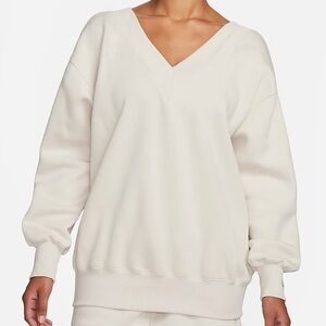 Nike Sportswear Phoenix Fleece
Women's Oversized V-Neck Sweatshirt